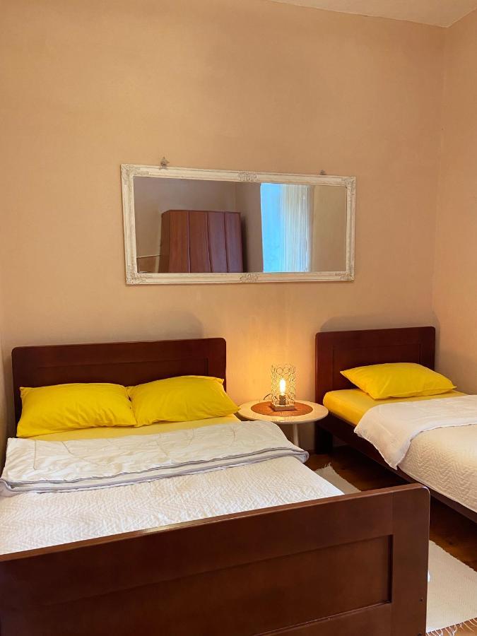 S&I Room Kotor Buitenkant foto