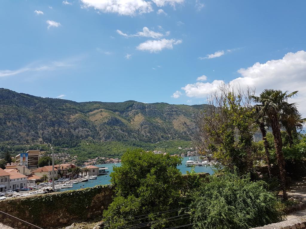 S&I Room Kotor Buitenkant foto
