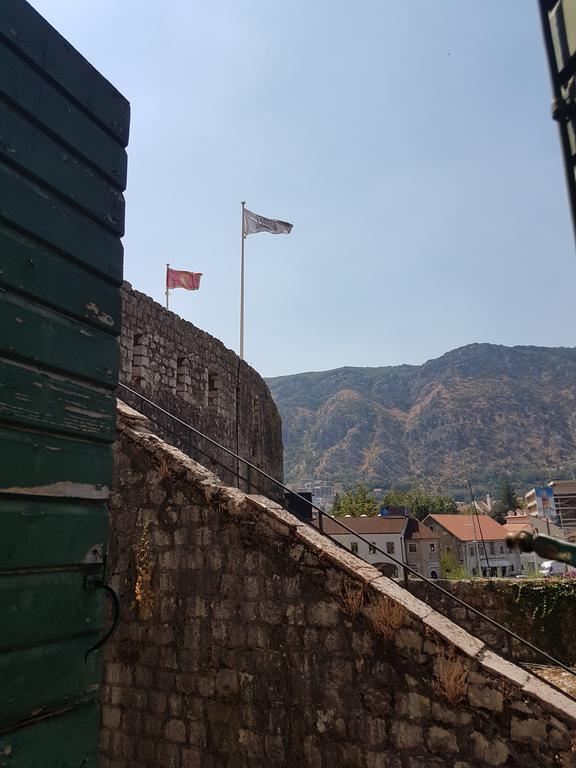S&I Room Kotor Buitenkant foto